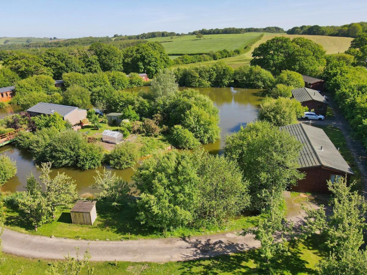 Braeburn Lodge Winkleigh ภายนอก รูปภาพ